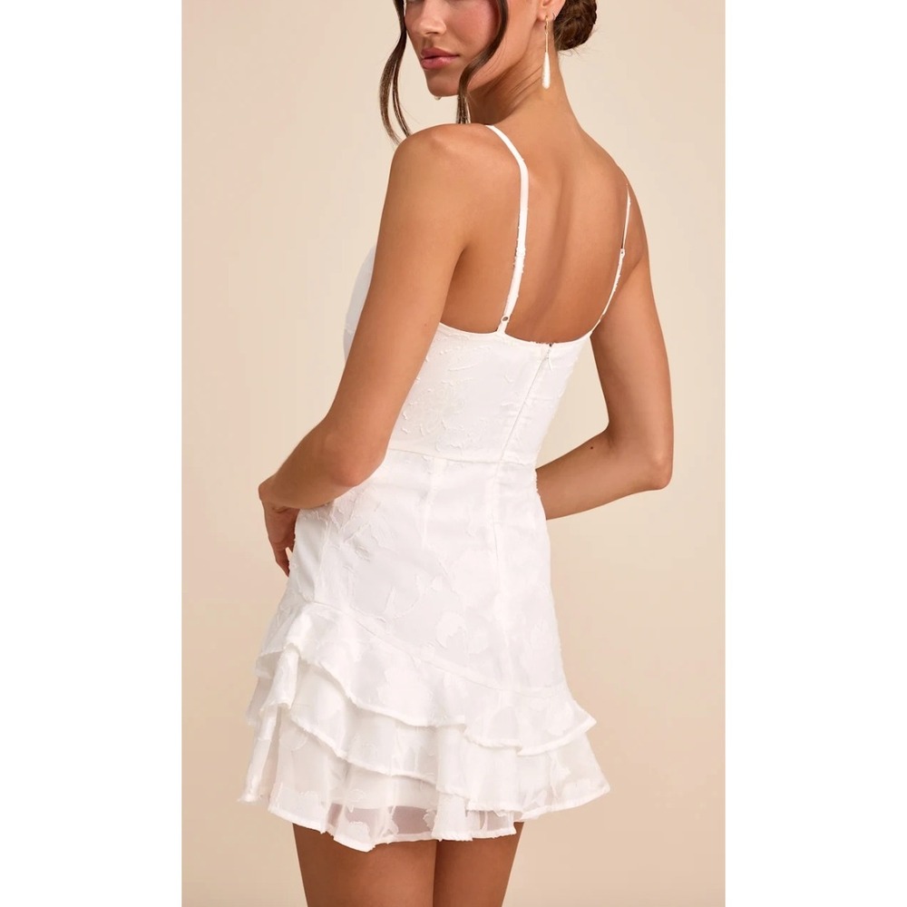NWT Lulus Days with You White Floral Burnout Ruffled Mini Dress Size M - Picture 2 of 7